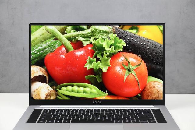 并不是只有MBP才算得上生产力工具，荣耀 MagicBook Pro 也是