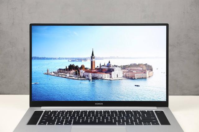 并不是只有MBP才算得上生产力工具，荣耀 MagicBook Pro 也是