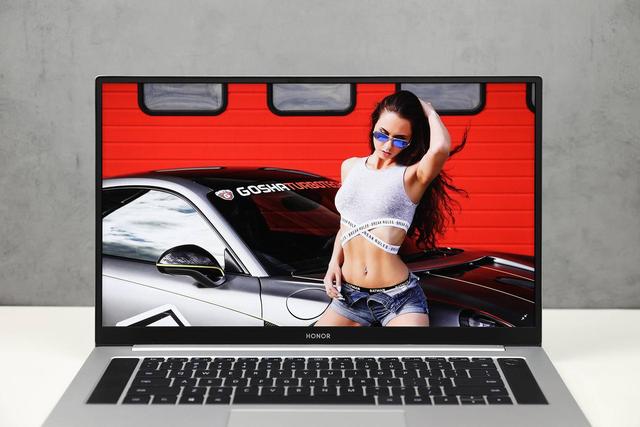 并不是只有MBP才算得上生产力工具，荣耀 MagicBook Pro 也是