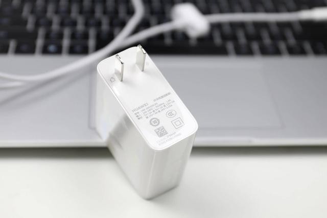 并不是只有MBP才算得上生产力工具，荣耀 MagicBook Pro 也是