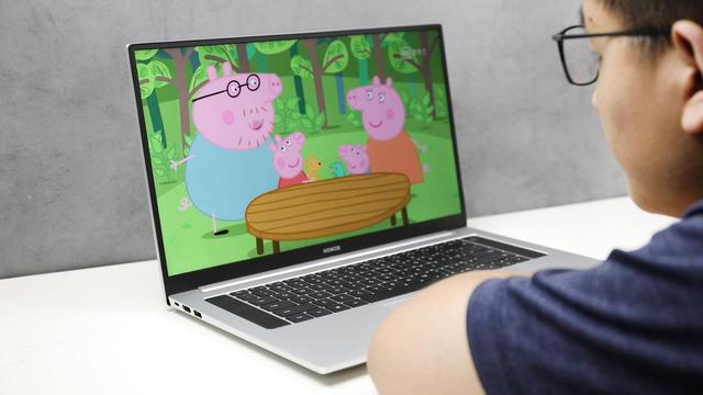 并不是只有MBP才算得上生产力工具，荣耀 MagicBook Pro 也是