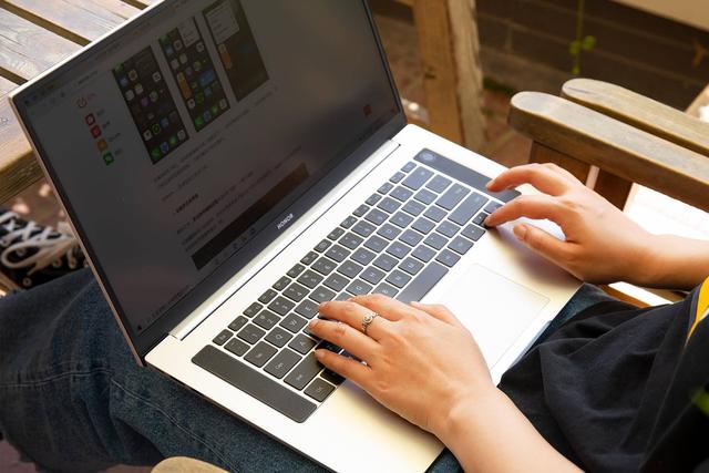 并不是只有MBP才算得上生产力工具，荣耀 MagicBook Pro 也是