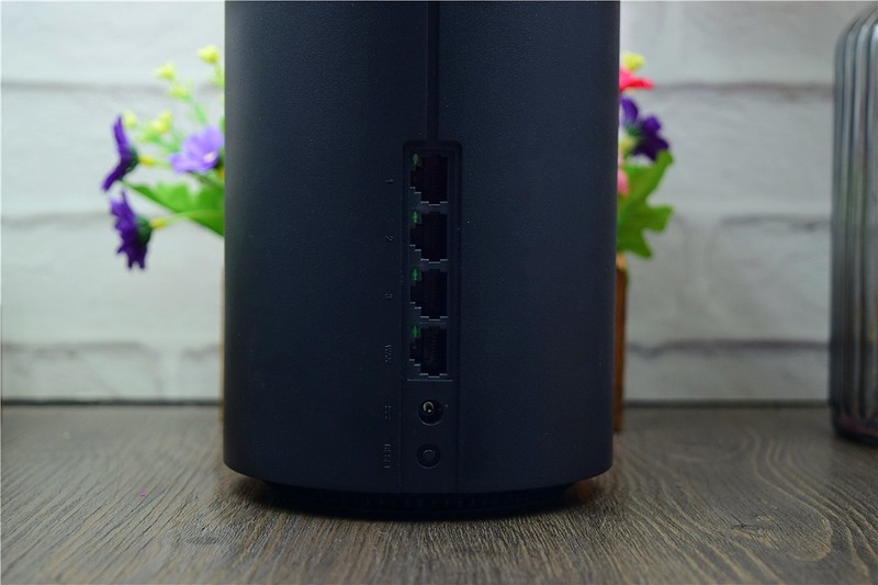 有颜值更有实力，最大可连128台设备：小米路由器AC2100评测！