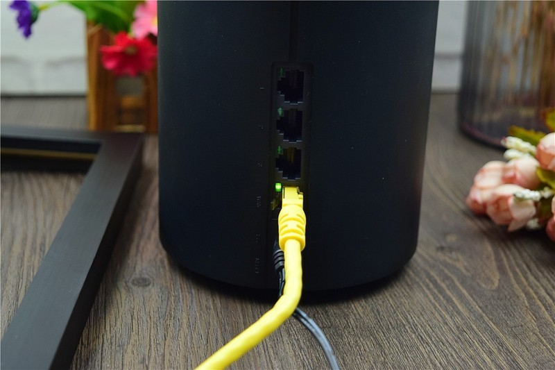 有颜值更有实力，最大可连128台设备：小米路由器AC2100评测！