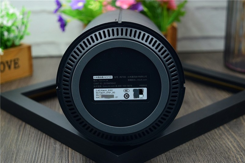 有颜值更有实力，最大可连128台设备：小米路由器AC2100评测！