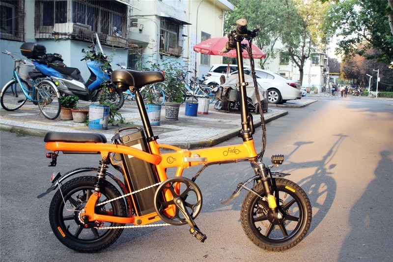 新竣黑马品牌，长跑王FIIDO-L2 电动车开箱体验