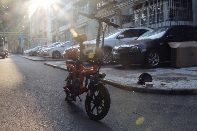 新竣黑马品牌，长跑王FIIDO-L2 电动车开箱体验