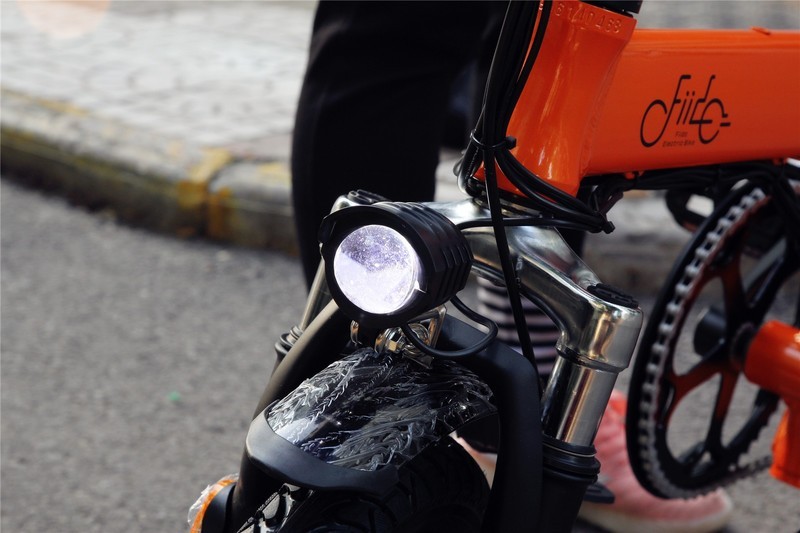 新竣黑马品牌，长跑王FIIDO-L2 电动车开箱体验