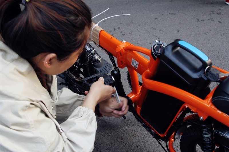 新竣黑马品牌，长跑王FIIDO-L2 电动车开箱体验