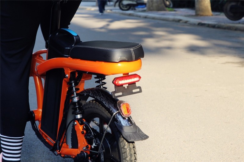 新竣黑马品牌，长跑王FIIDO-L2 电动车开箱体验