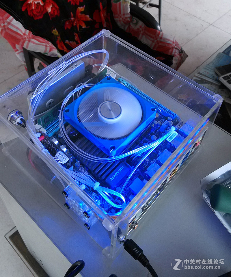 巴掌大有机玻璃小箱简单改造HTPC简介
