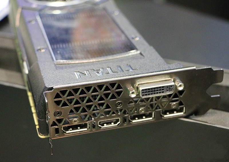 #约稿#地球最新核弹GTX Titan X霸气登场（附霸气开箱）！