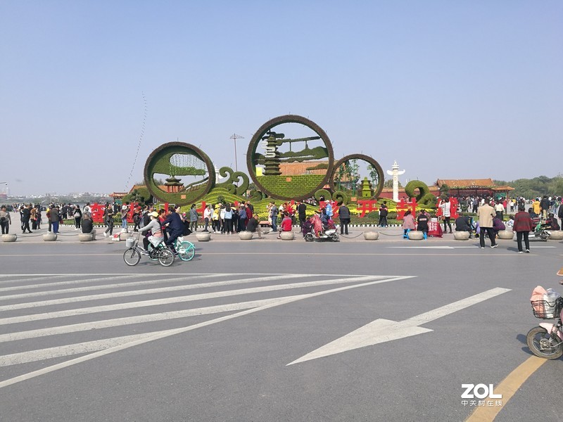 松下ZS7外出旅游很实用，成像清晰，12倍变焦收放自如，便携皮实。