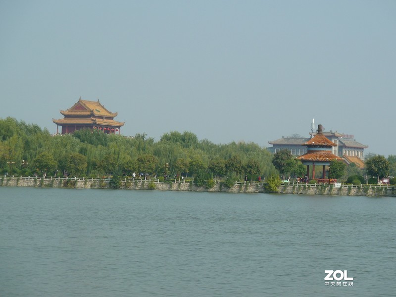 松下ZS7外出旅游很实用，成像清晰，12倍变焦收放自如，便携皮实。