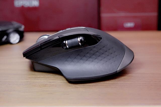 你的Qi无线充电器也能为鼠标充电了，雷柏MT750pro来了