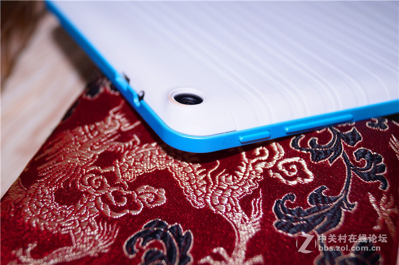 送2盒周黑鸭与G808 3G八核给恶魔老妹当开学礼物