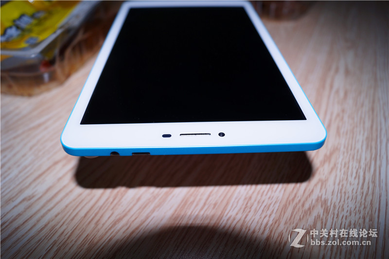 送2盒周黑鸭与G808 3G八核给恶魔老妹当开学礼物