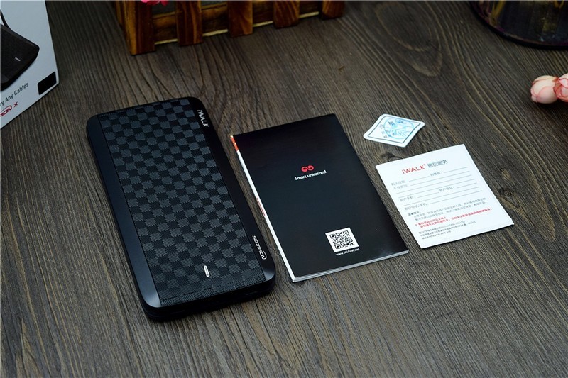 自带三线输出，从此充电不用线：iWALK魔蝎12000X移动电源评测!