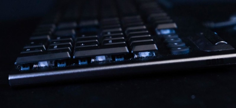 GL矮轴触发能快多少？罗技G813评测及Logitech G HUB使用教程