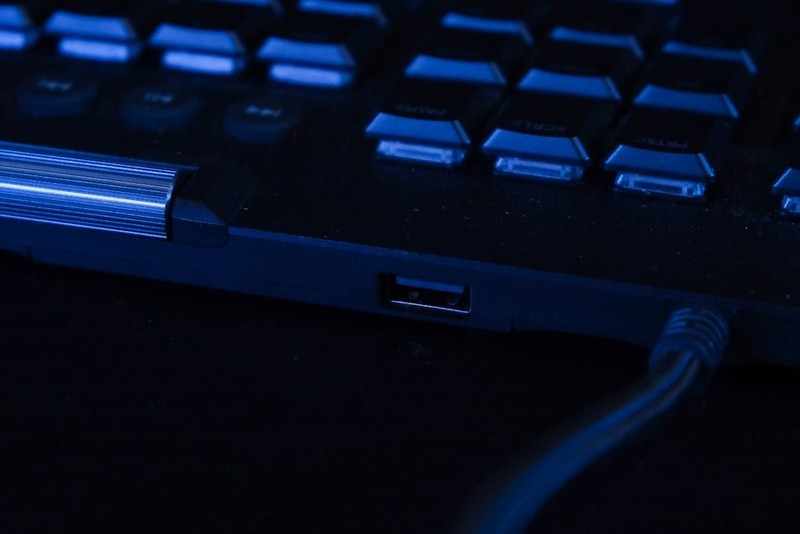 GL矮轴触发能快多少？罗技G813评测及Logitech G HUB使用教程