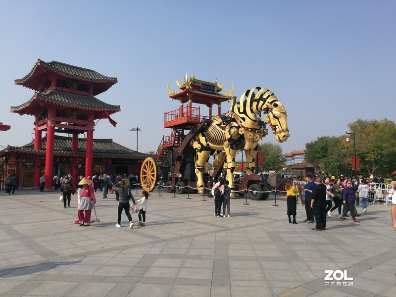 松下ZS7外出旅游很实用，成像清晰，12倍变焦收放自如，便携皮实。