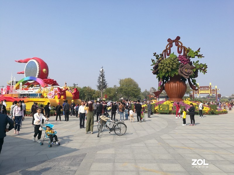 松下ZS7外出旅游很实用，成像清晰，12倍变焦收放自如，便携皮实。