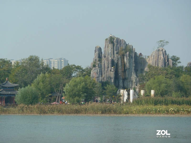 松下ZS7外出旅游很实用，成像清晰，12倍变焦收放自如，便携皮实。