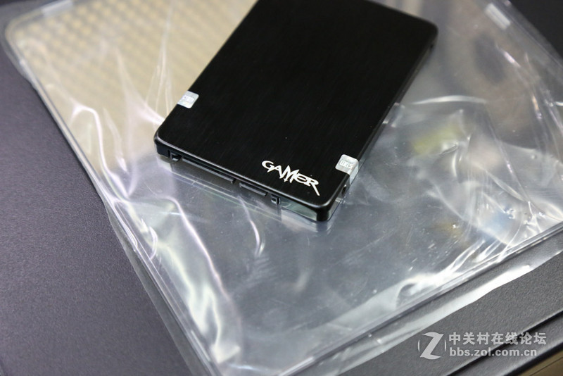 ITX小主机升级 GTX960 超长卡 机箱给力居然塞进去了。