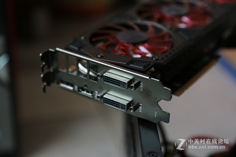 ITX小主机升级 GTX960 超长卡 机箱给力居然塞进去了。