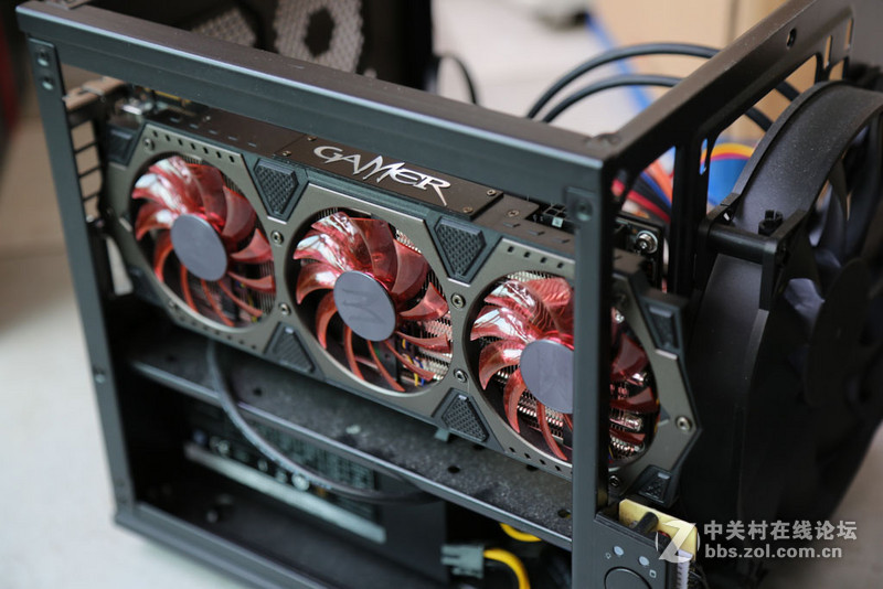 ITX小主机升级 GTX960 超长卡 机箱给力居然塞进去了。