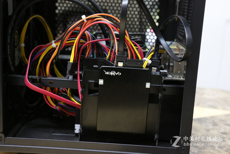 ITX小主机升级 GTX960 超长卡 机箱给力居然塞进去了。