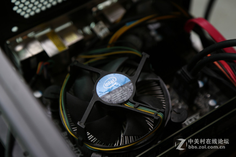 ITX小主机升级 GTX960 超长卡 机箱给力居然塞进去了。