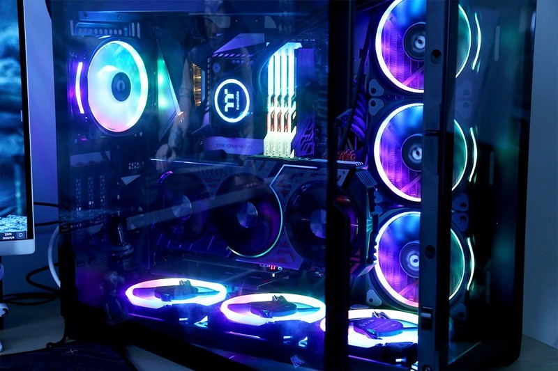 预算2万 9900K加2080显卡配安钛克冰钻机箱打造RGB信仰主机