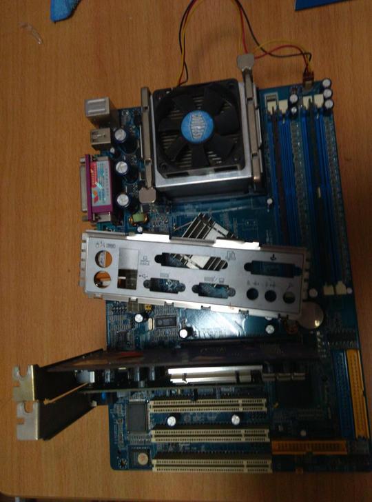 年底卖小仓库 路由器 刀卡 手机