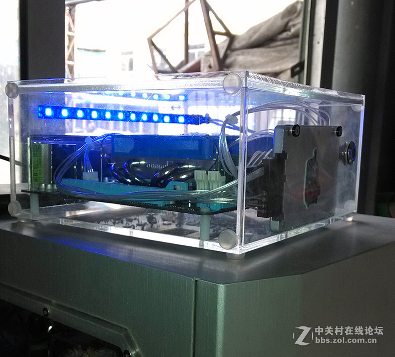 巴掌大有机玻璃小箱简单改造HTPC简介