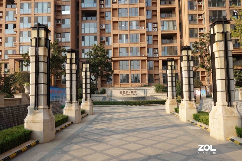 黑卡RX100m2在光线好的时候跟手机拍照无差别