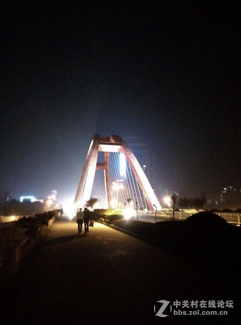 IUNI U3 拍的夜景  一拍6张自动合成，功能强大啊！