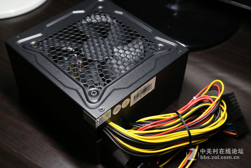 ITX小主机升级 GTX960 超长卡 机箱给力居然塞进去了。