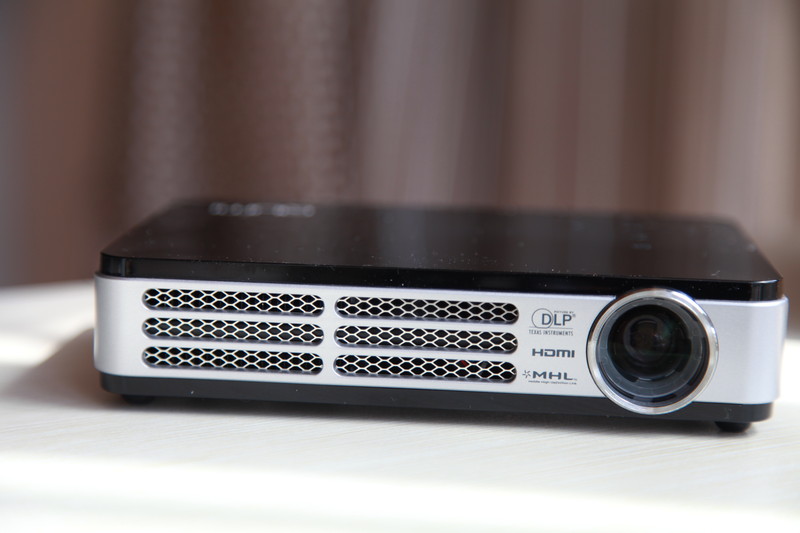 #QUMI Q4，随时随地体验私人影院#在家就能享受电影院的感觉