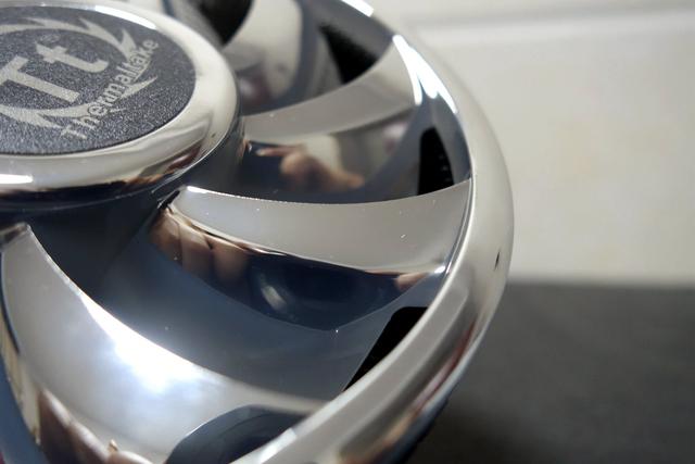 又一款高颜值的RGB下压式散热，Tt飓风散热器上手