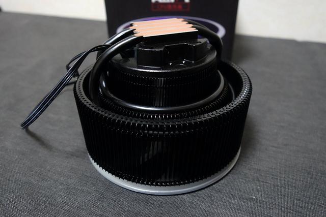 又一款高颜值的RGB下压式散热，Tt飓风散热器上手