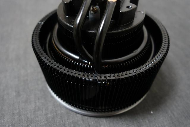 又一款高颜值的RGB下压式散热，Tt飓风散热器上手