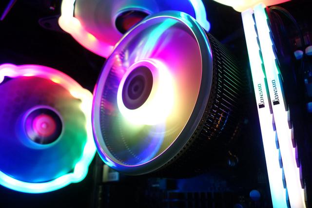 又一款高颜值的RGB下压式散热，Tt飓风散热器上手