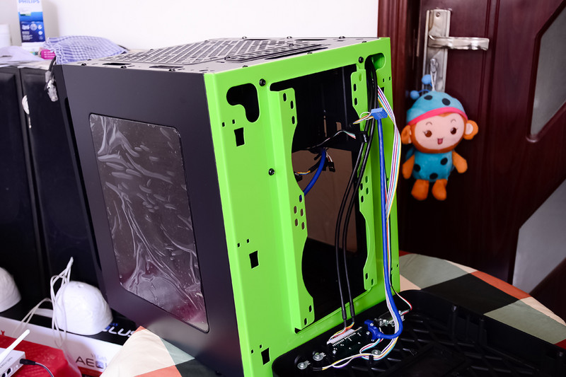 先马碳立方装机好逼格！