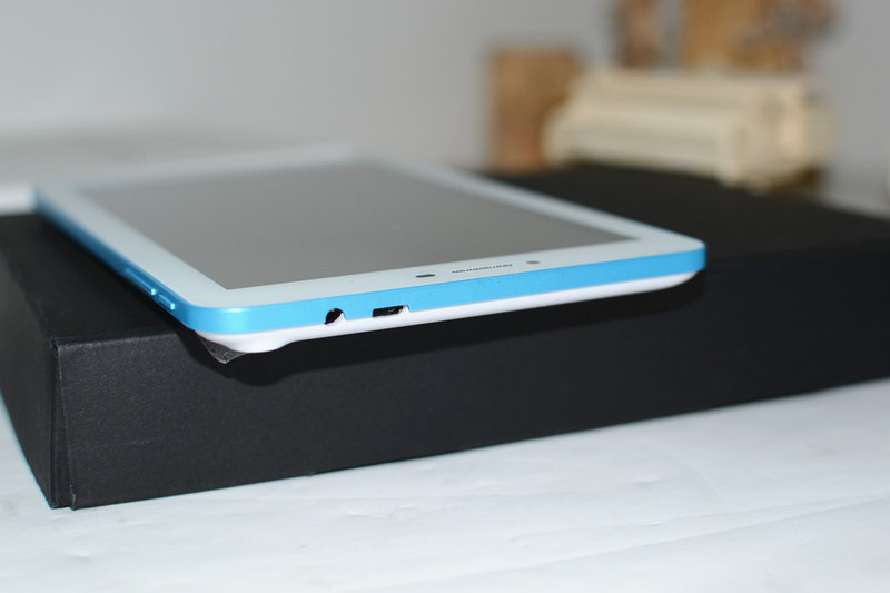 #我是七彩虹G708绝配达人#这个手机有点大，一只手拿不下。