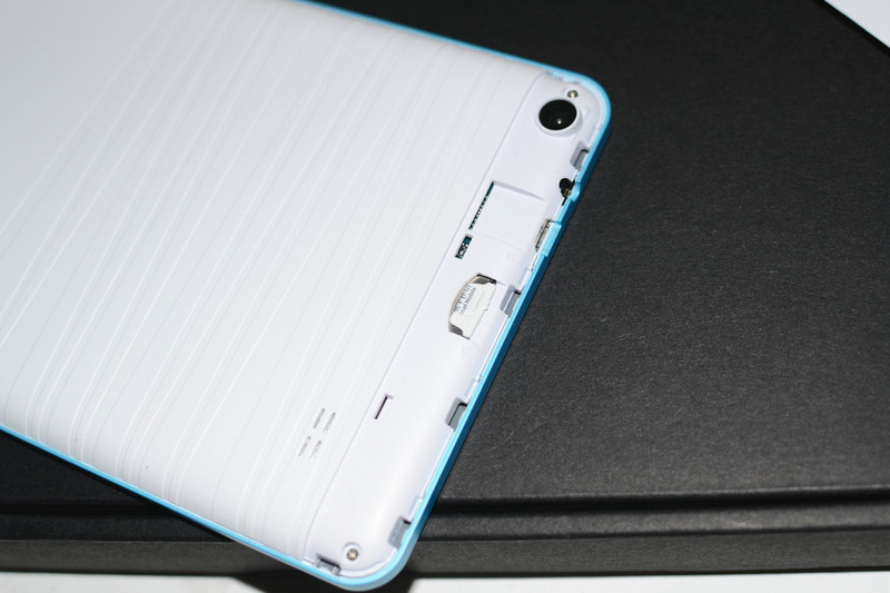 #我是七彩虹G708绝配达人#这个手机有点大，一只手拿不下。