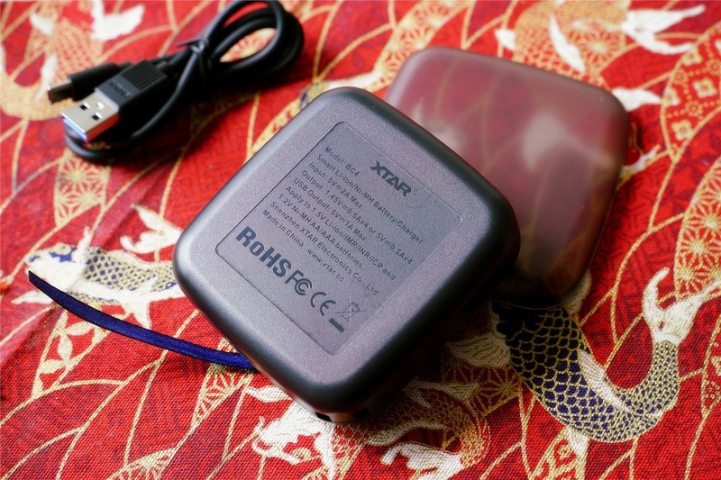 生活实用型数码产品：XTAR BC4充电器+小夜灯+充电电池评测