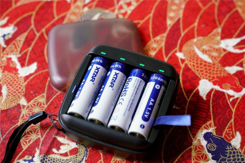 生活实用型数码产品：XTAR BC4充电器+小夜灯+充电电池评测