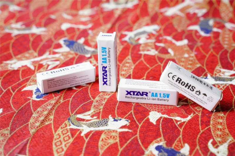 生活实用型数码产品：XTAR BC4充电器+小夜灯+充电电池评测