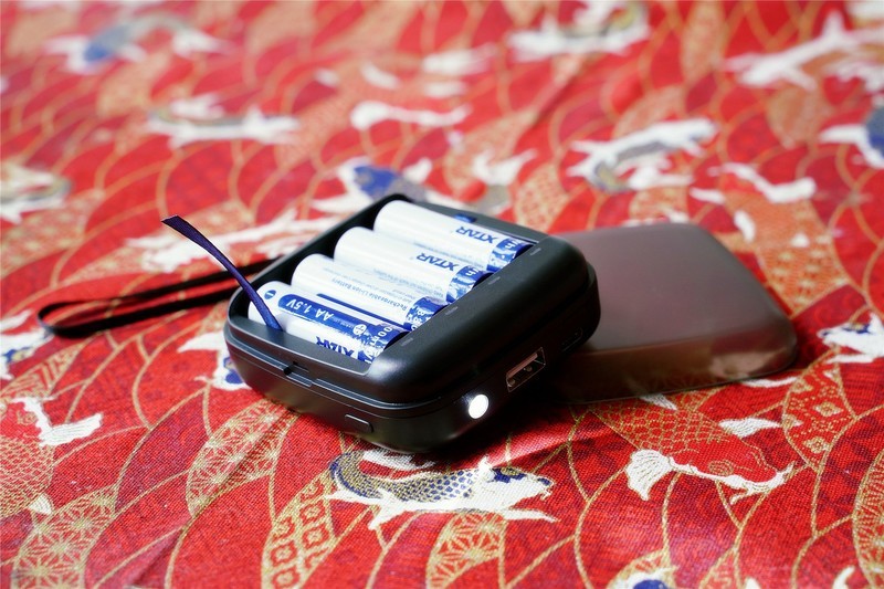 生活实用型数码产品：XTAR BC4充电器+小夜灯+充电电池评测